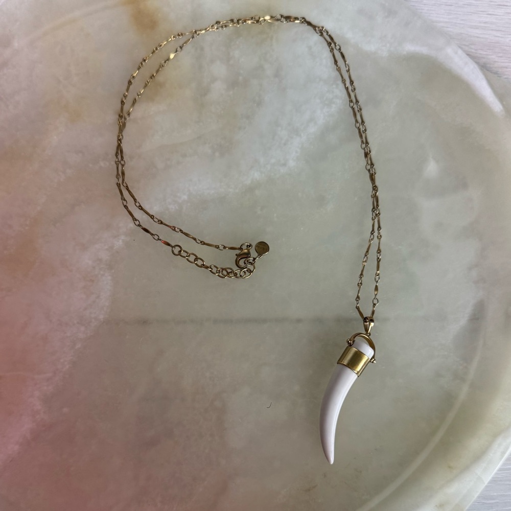 Stella & Dot - Sahara Horn Necklace Gold Tone